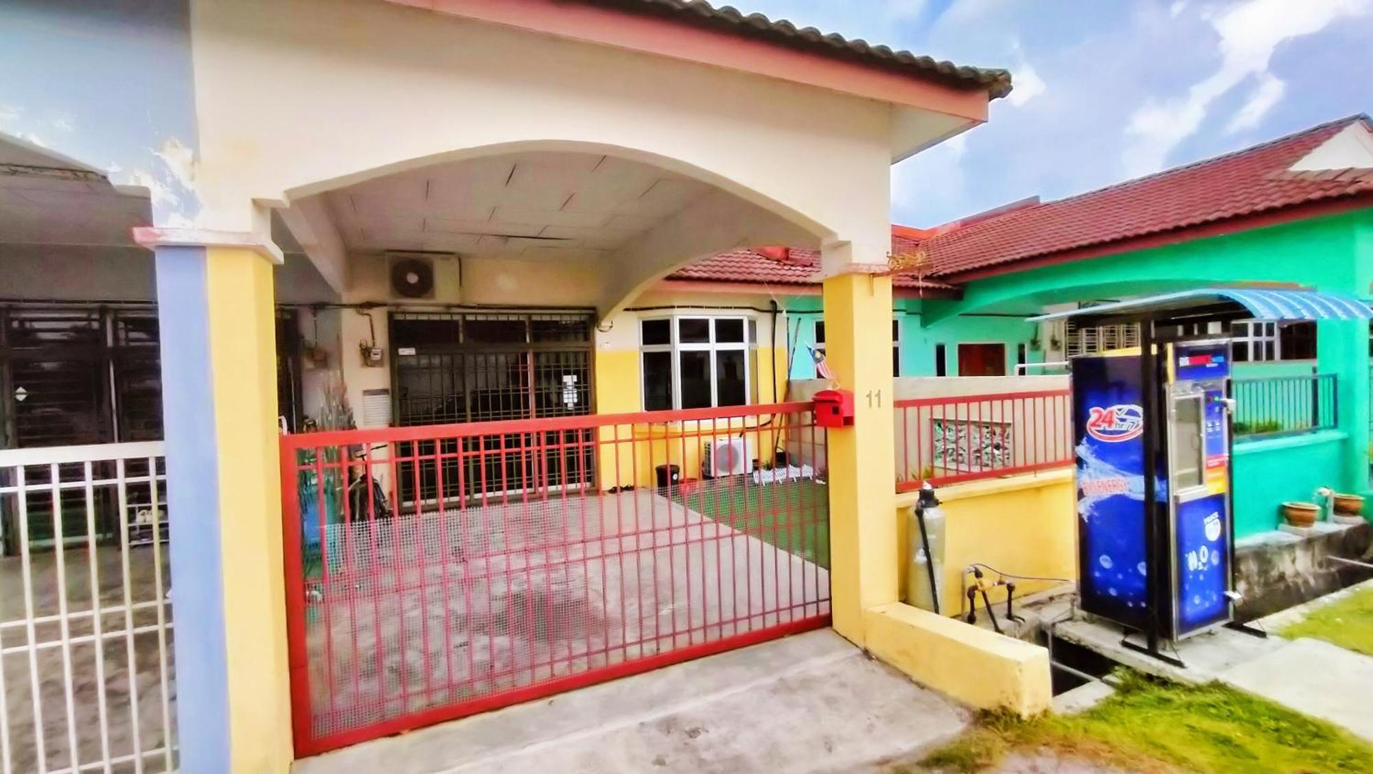 Homestay Melewar Parit Raja Kültér fotó